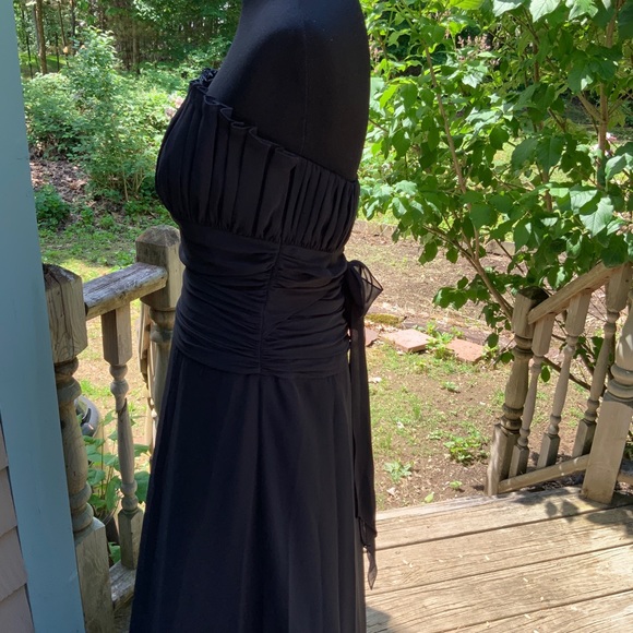 B2 black formal gown size 14 - Picture 4 of 5